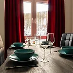 Apartment Spacious Lakeview Getaway *