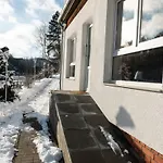 Apartment Spacious Lakeview Getaway Guntersberge