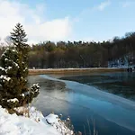 Apartment Spacious Lakeview Getaway Guntersberge