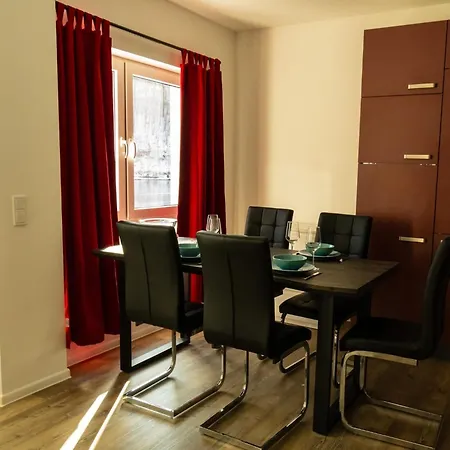 Spacious Lakeview Getaway