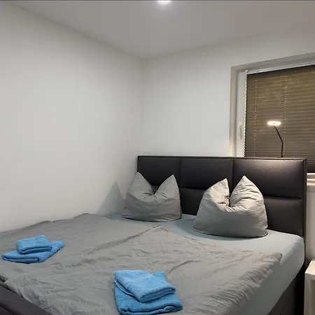 Spacious Lakeview Getaway Apartment *