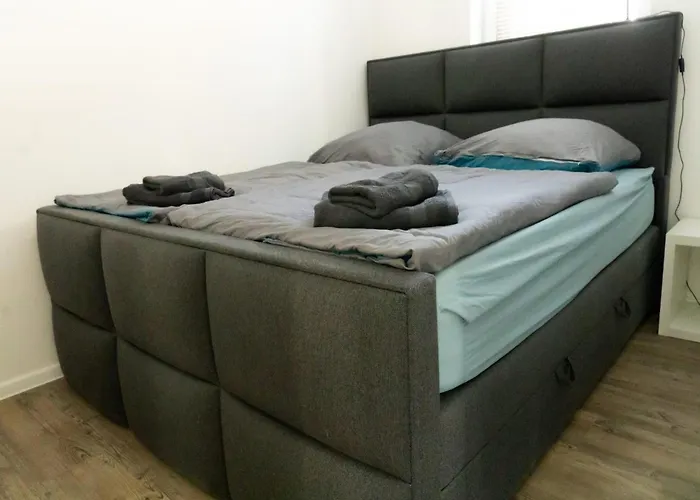 Spacious Lakeview Getaway Güntersberge