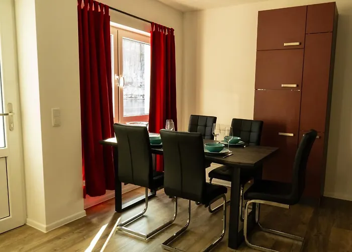 Spacious Lakeview Getaway