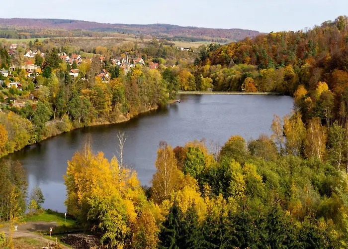 Spacious Lakeview Getaway Lägenhet