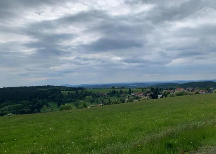 Spacious Lakeview Getaway Güntersberge