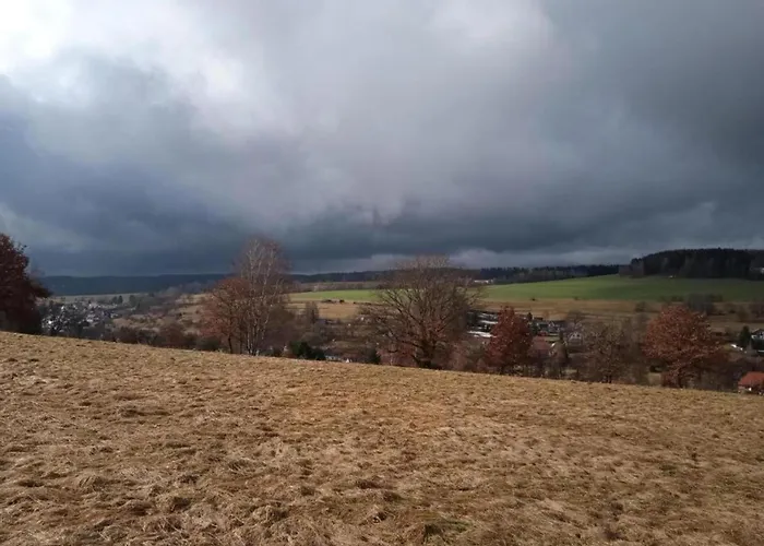 Spacious Lakeview Getaway