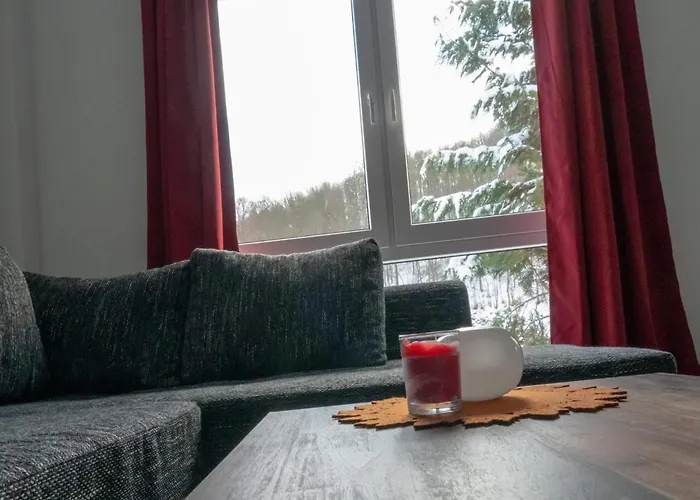 Spacious Lakeview Getaway Lägenhet